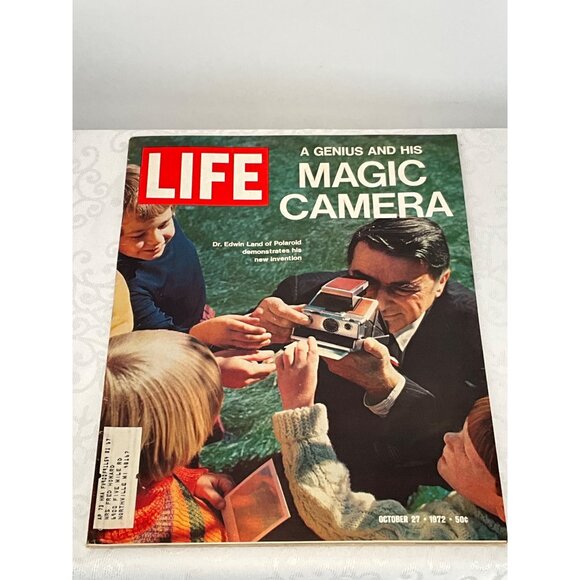 Vintage Life Magazine‎ October 27 1972 Edition "A Genius And His Magic Camera" - Picture 2 of 4